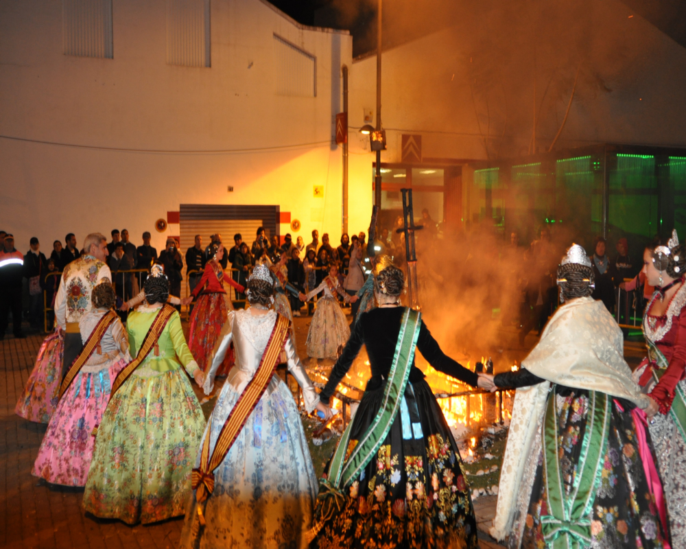 fallas denia 2012 dansen rond het vuur